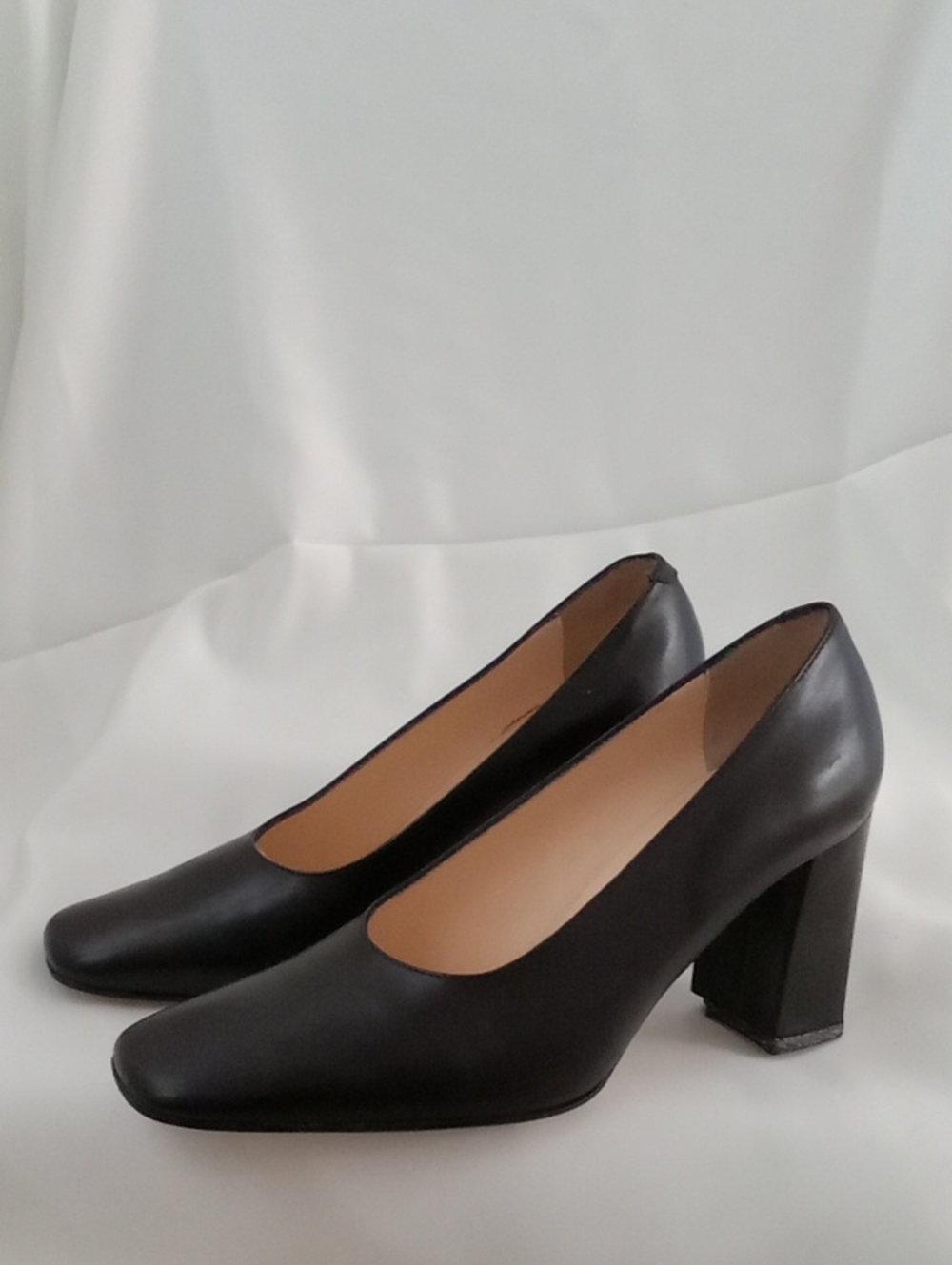 Narciso Black Leather Block Heel Pumps
